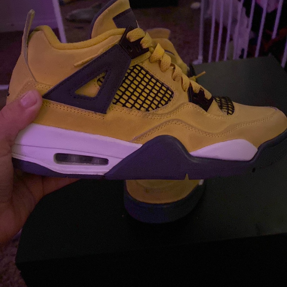 Jordan 4 Lightning’s